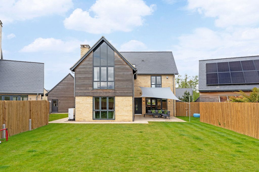 Additional image 33 of 4 bed detached house for saleLake Drive, Weldon, Corby, Northamptonshire NN17