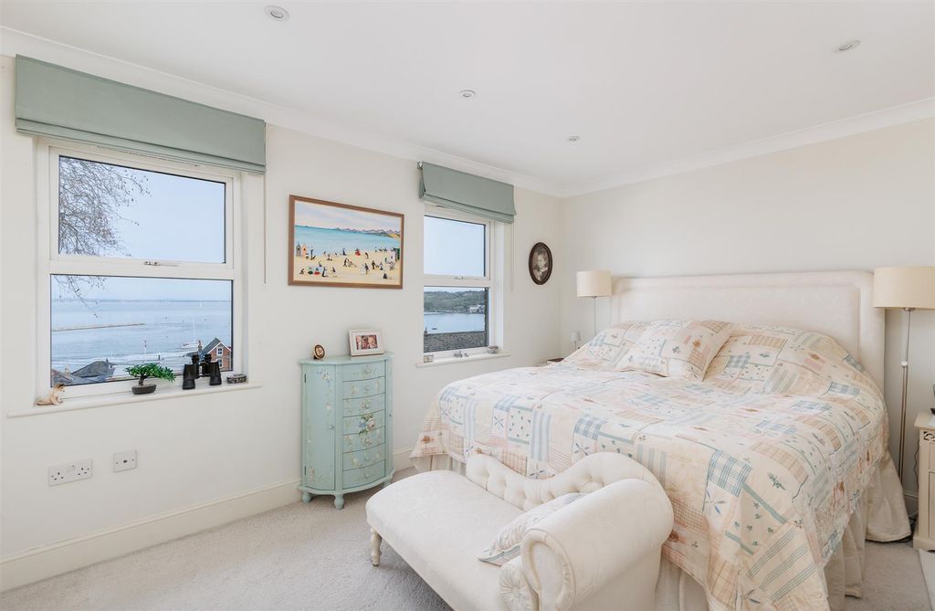 Additional image 14 of 4 bed property for saleCowes, Isle Of Wight PO31