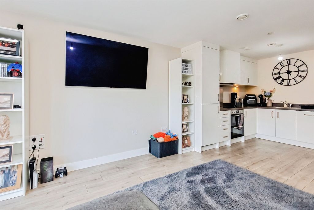1 bed flat for saleStation Road, Corby NN17 photo 4