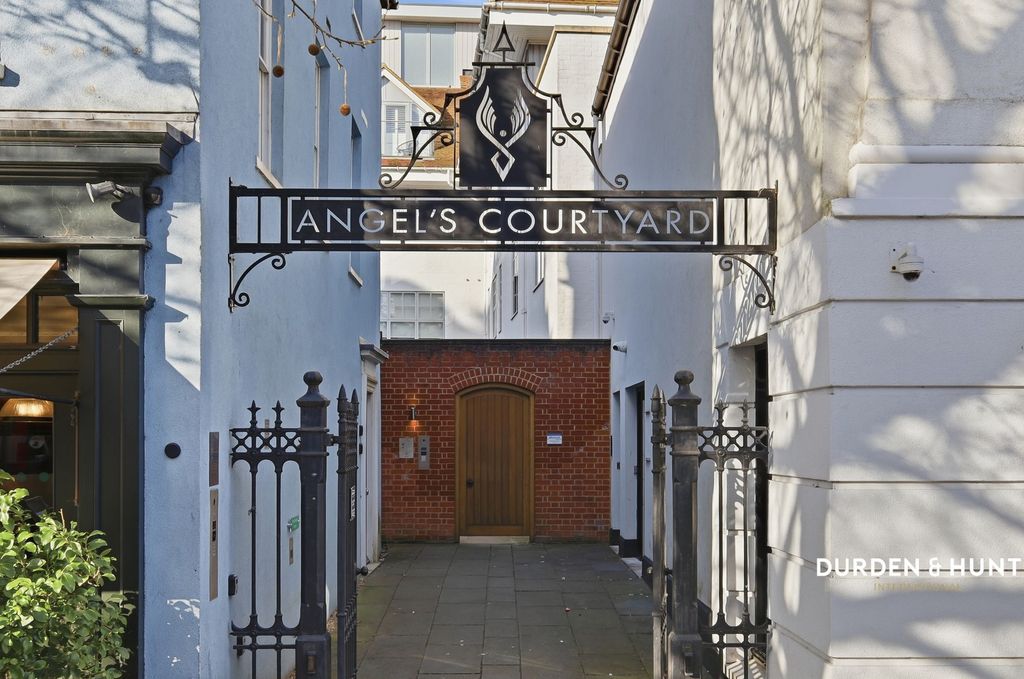 2 bed flat for saleHigh Street, Colchester CO1