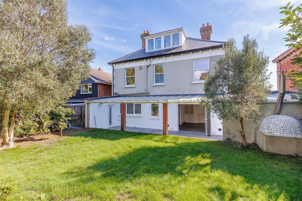 Additional image 12 of 5 bed detached house for saleCowes, Isle Of Wight PO31