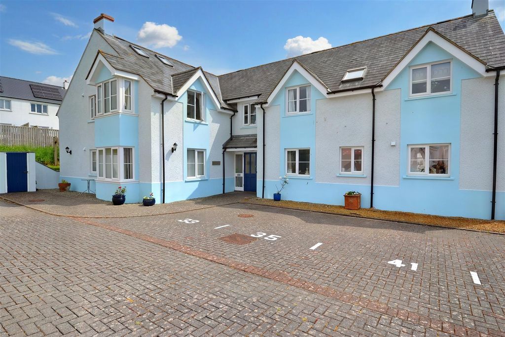 2 bed flat for salePuffin Way, Broad Haven, Haverfordwest SA62 photo 2