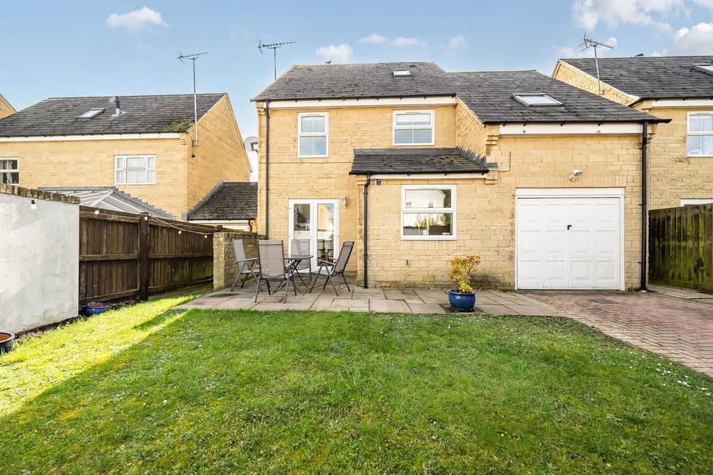 5 bed detached house for saleStone Close, Corsham SN13