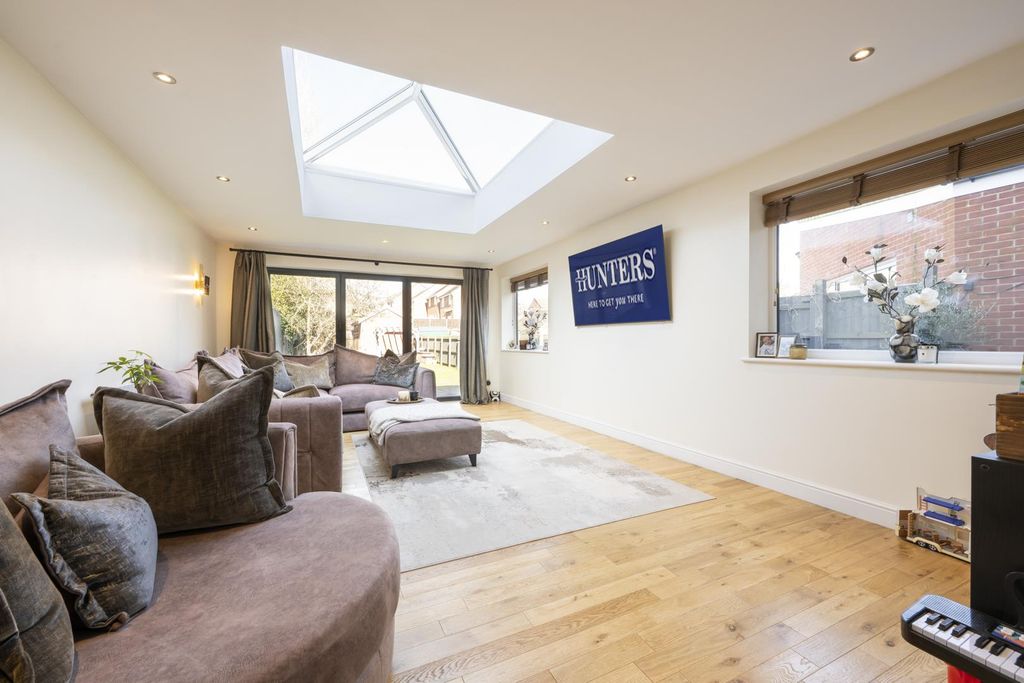 Additional image 12 of 5 bed property for saleCompton Road, Cradley Heath B64