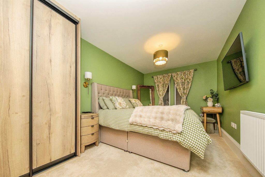 Additional image 10 of 2 bed flat for saleBergholt Road, Colchester CO4