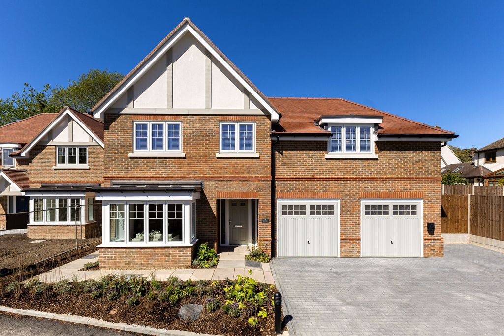 4 bed detached house for saleHerb Grove, Banstead SM7