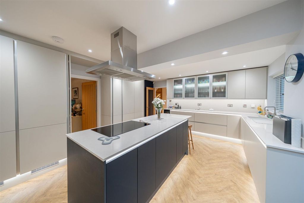 Additional image 5 of 7 bed detached house for saleBradbury Gardens, Congleton CW12