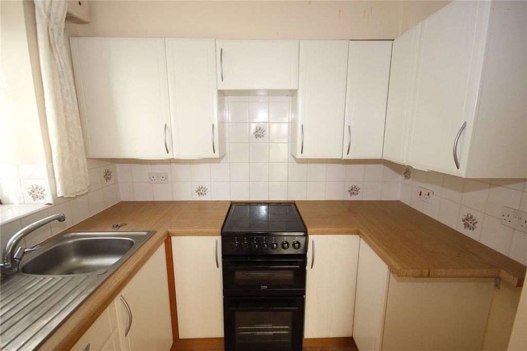 1 bed flat for saleHarbour Road, Seaton, Devon EX12 photo 3