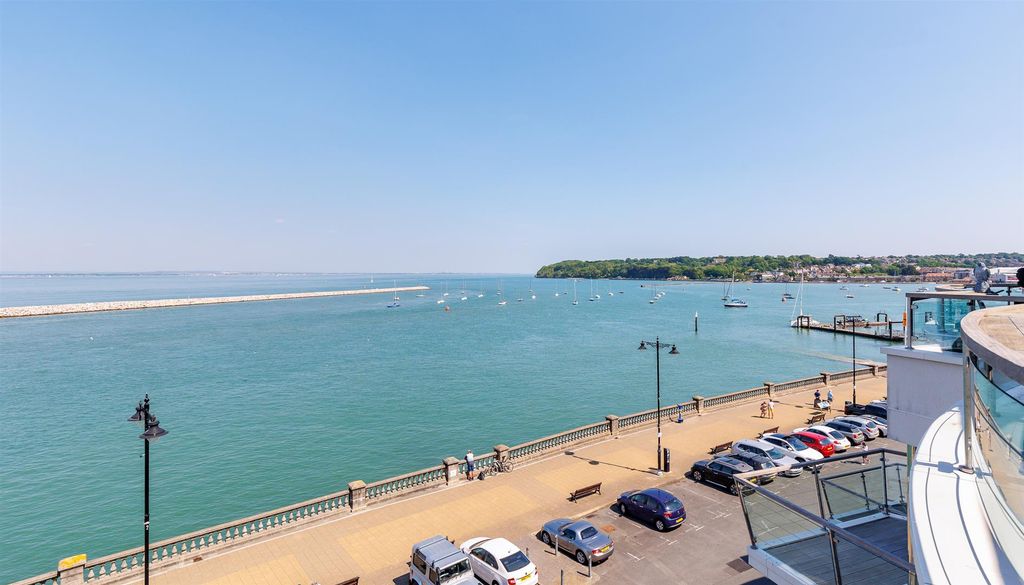 Additional image 3 of 2 bed flat for saleCowes, Isle Of Wight PO31