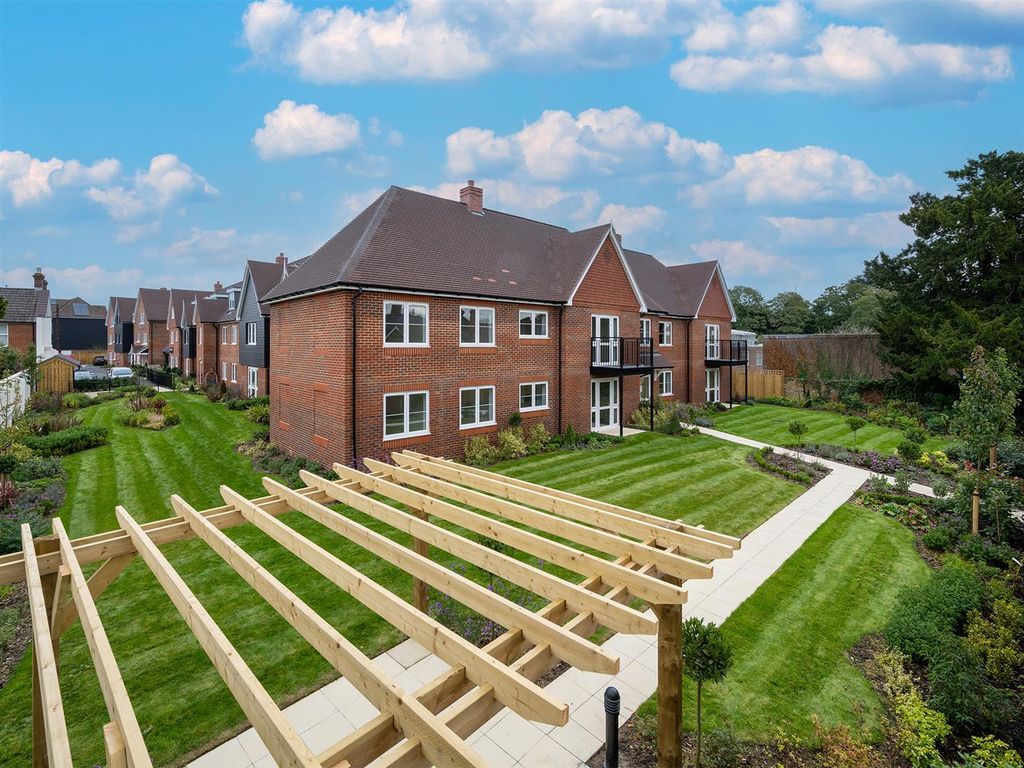 Additional image 27 of 2 bed flat for saleVictoria Road, Cranleigh GU6
