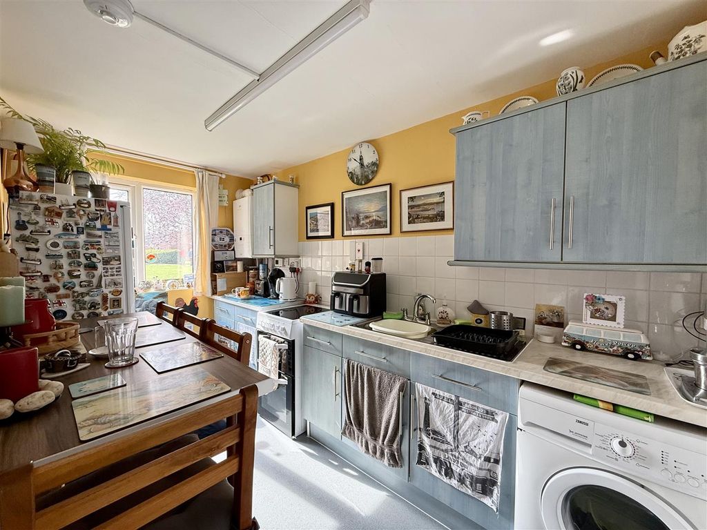 Additional image 7 of 2 bed flat for saleNook Close, Shepshed, Loughborough LE12