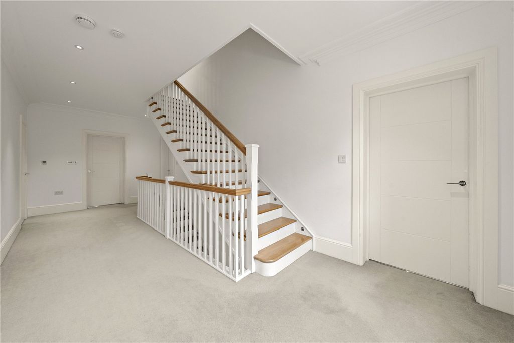 Additional image 9 of 5 bed detached house for saleSandy Lane, Cobham, Surrey KT11