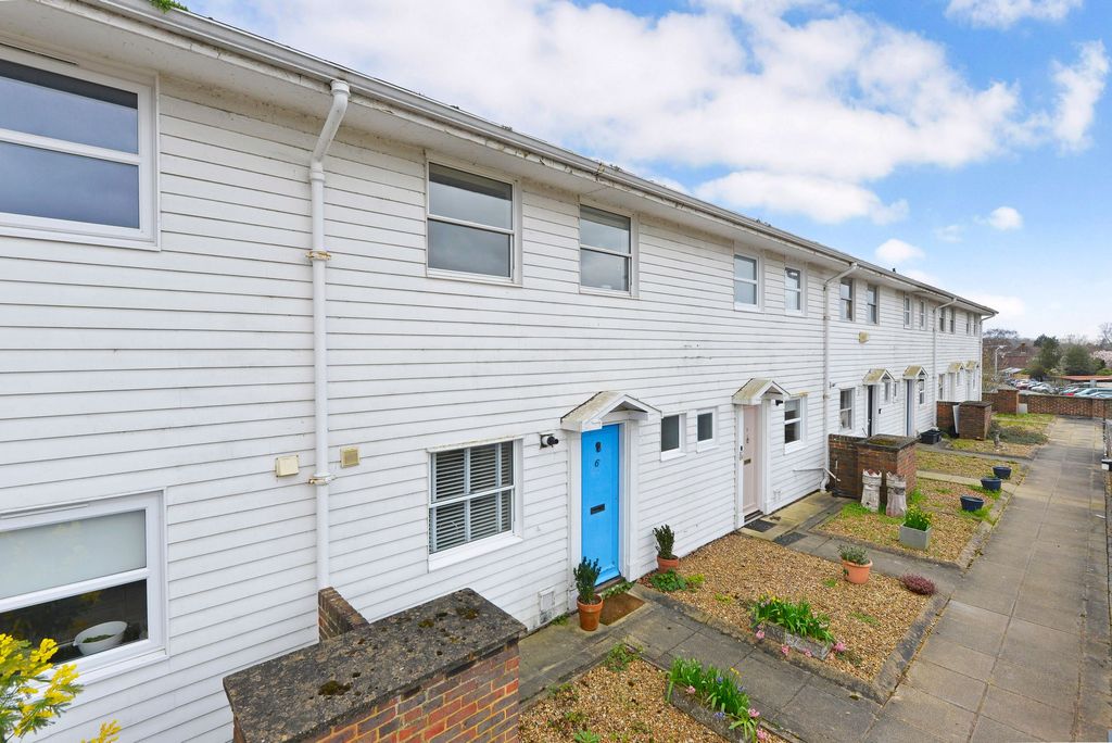 3 bed flat for saleHigh Street, Stocklund Square Maisonettes GU6
