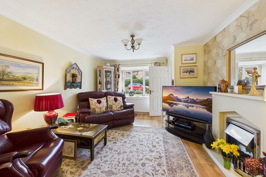 4 bed detached house for saleWesternlea, Crediton EX17 photo 3