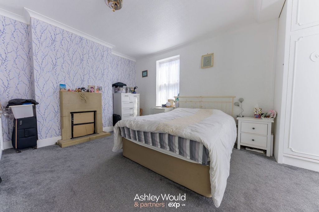 Additional image 10 of 5 bed semi-detached house for saleHalesowen Road, Cradley Heath B64