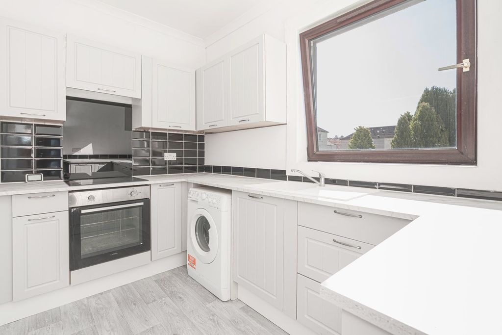 Additional image 2 of 2 bed flat for saleSmall Street, Lochgelly KY5