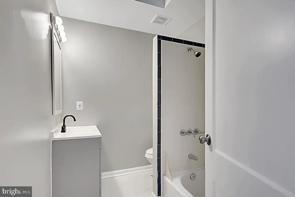 Additional image 19 of 727 Otis Place NW, Washington, DC 20010