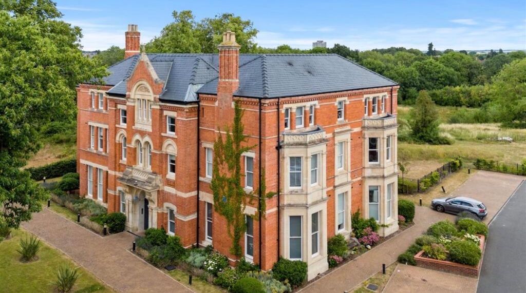 2 bed flat for saleThe Grange, Gwendolyn Drive CV3