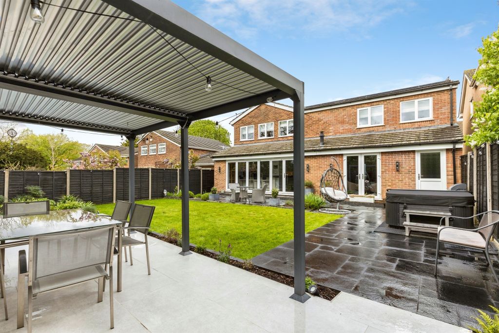 5 bed detached house for saleHigh Oaks, Crawley RH11