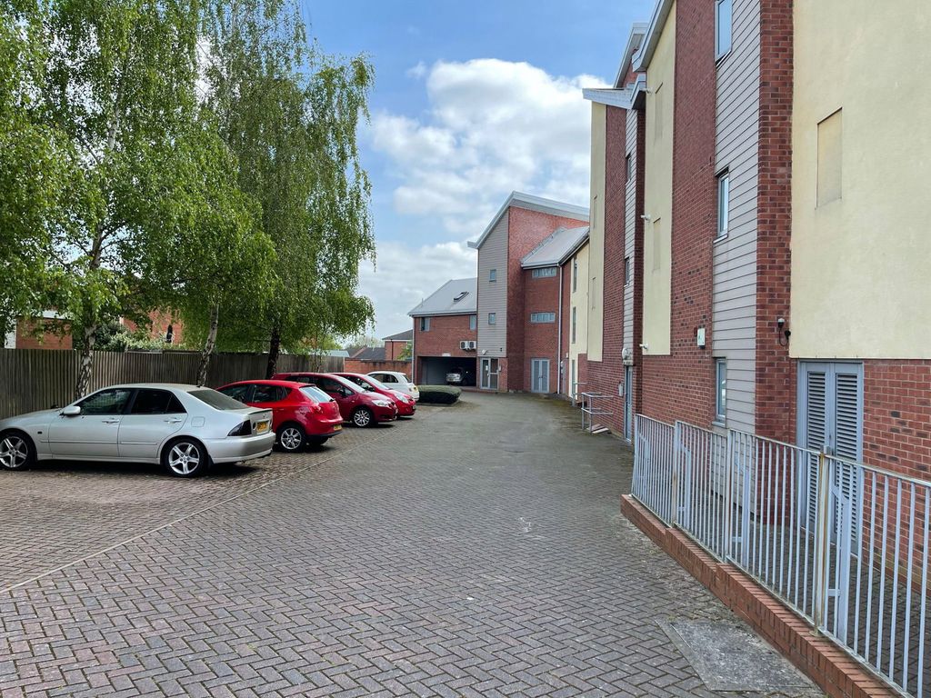 3 bed flat for saleMandara Point, Drapers Fields, Coventry CV1 photo 4