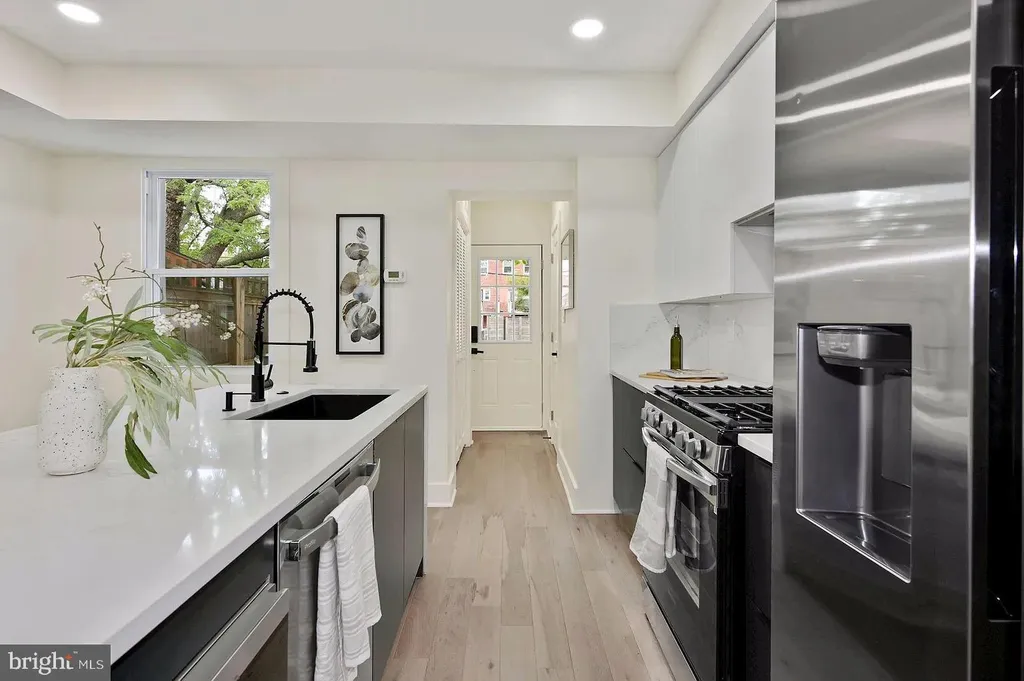Additional image 3 of 420 20th Street NE, Washington, DC 20002