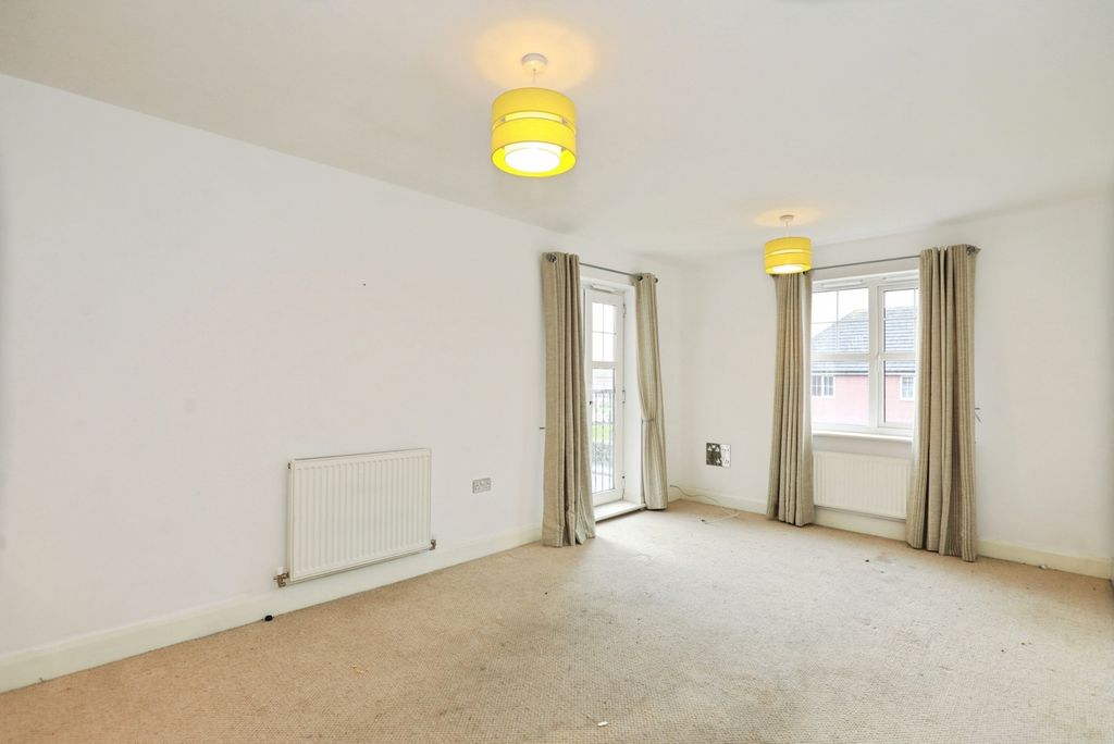 2 bed flat for saleDale Way, Crewe, Cheshire CW1 photo 4