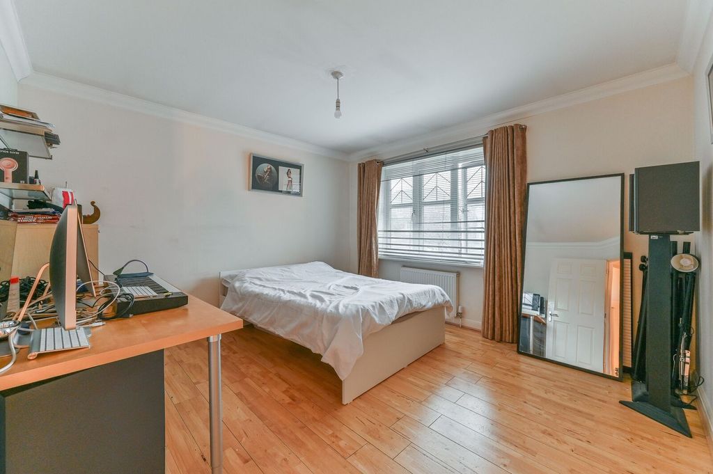Additional image 16 of 5 bed detached house for saleWater Mead, Coulsdon, Chipstead CR5