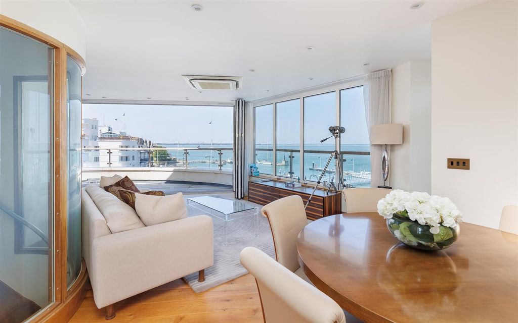 Additional image 6 of 2 bed flat for saleCowes, Isle Of Wight PO31
