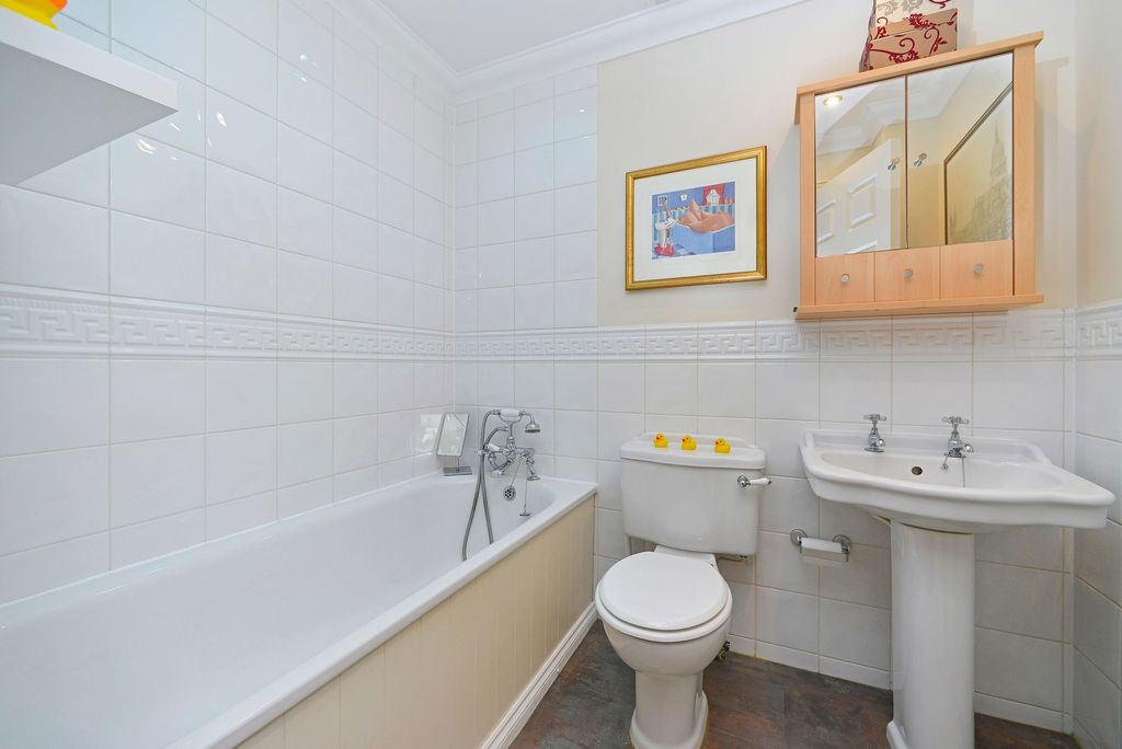 Additional image 12 of 2 bed flat for saleElmbridge Road, Cranleigh GU6