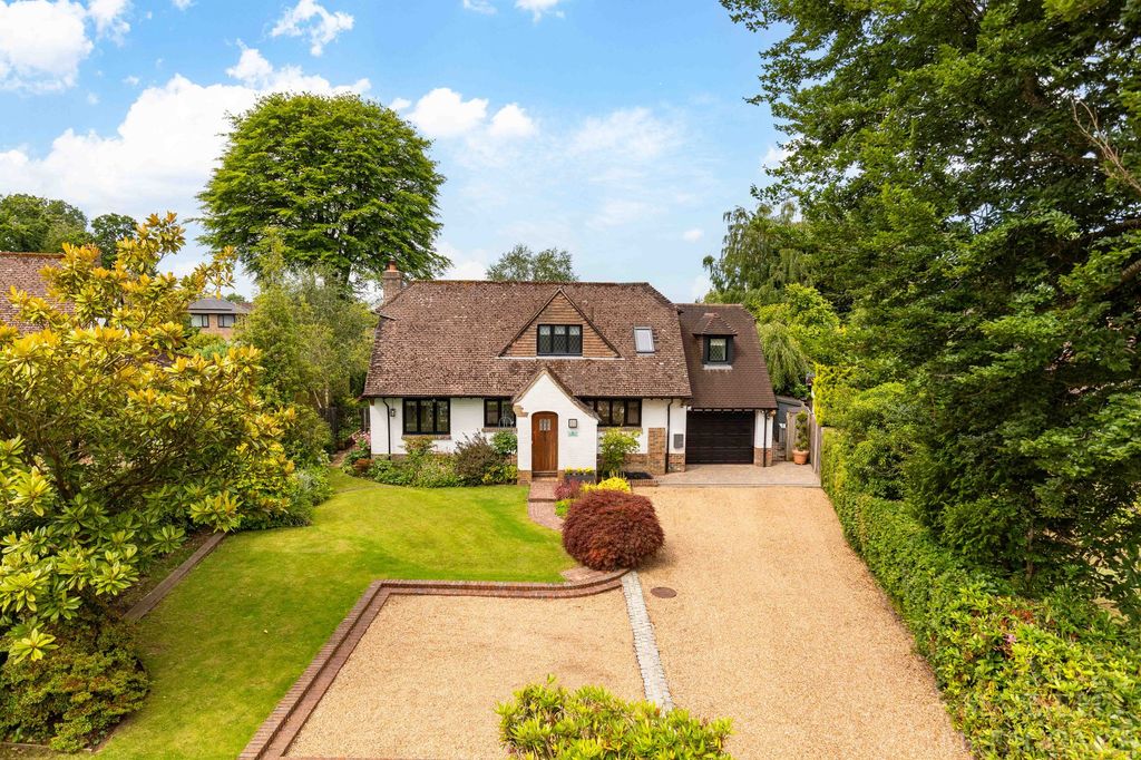 4 bed detached house for saleMount Close, Crawley RH10