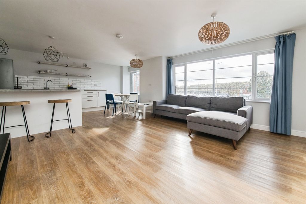 Additional image 2 of 2 bed flat for saleCowley Bridge Road, Exeter EX4
