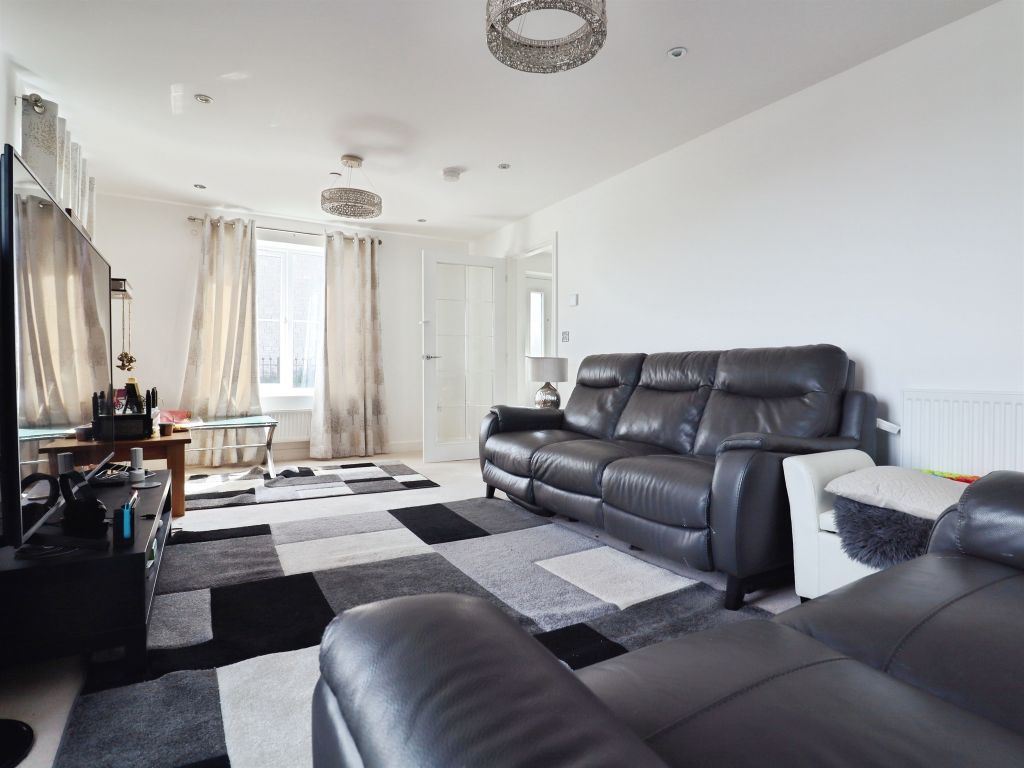 4 bed detached house for saleCae Ffynnon, Cowbridge CF71 photo 2