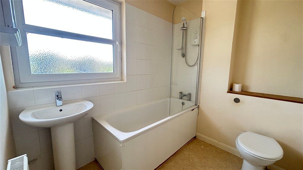 Additional image 6 of 3 bed maisonette for saleHigh Street, Cranleigh, Surrey GU6