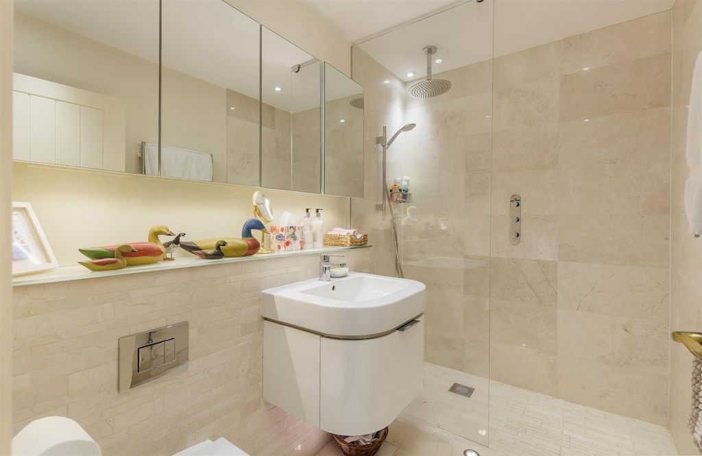 Additional image 5 of 4 bed property for saleCowes, Isle Of Wight PO31