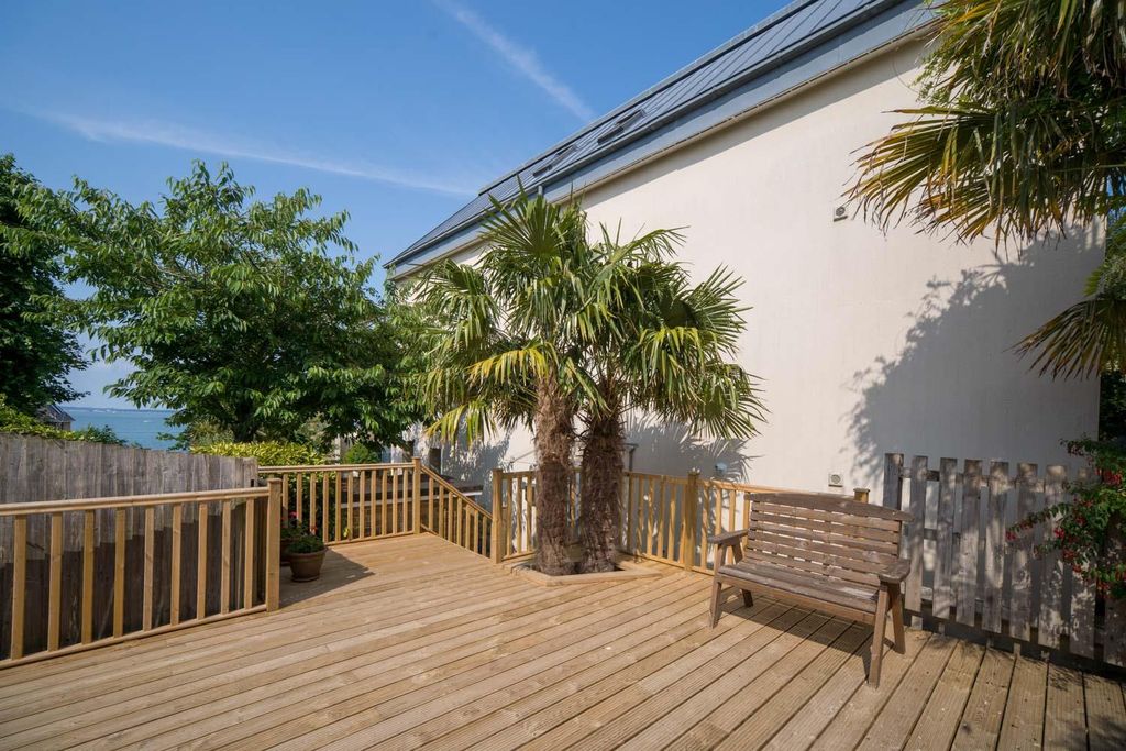 Additional image 2 of 4 bed semi-detached house for saleCowes, Isle Of Wight PO31