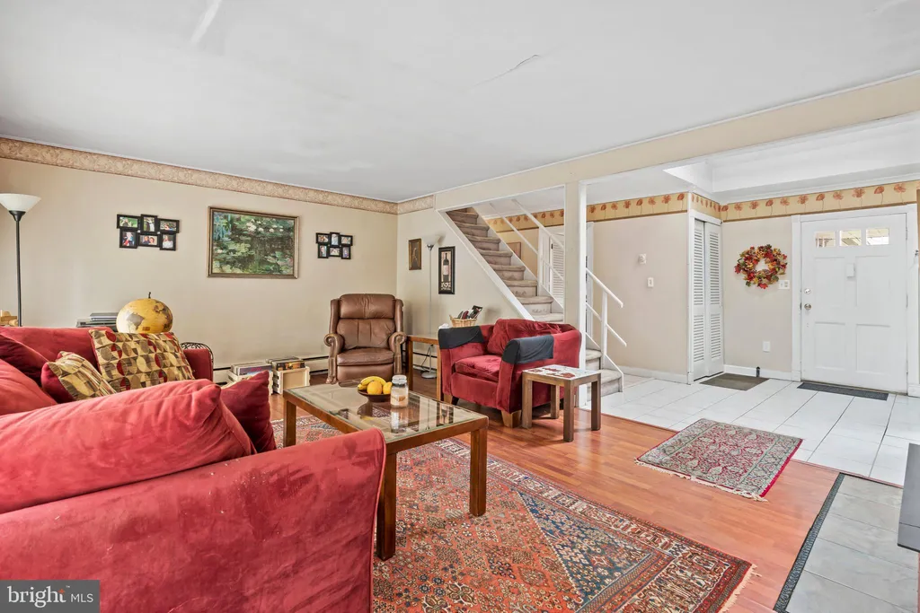 82 Forsythia Drive E Unit E, Levittown, PA 19056 photo 5