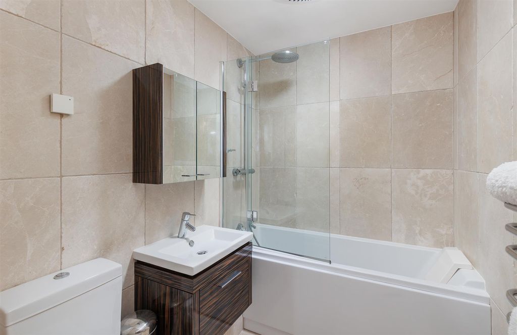 Additional image 11 of 2 bed flat for saleCowes, Isle Of Wight PO31