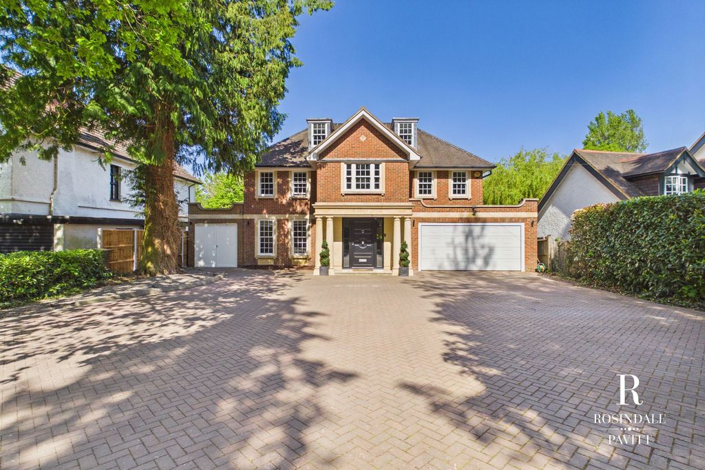 5 bed detached house for saleHow Lane, Chipstead CR5