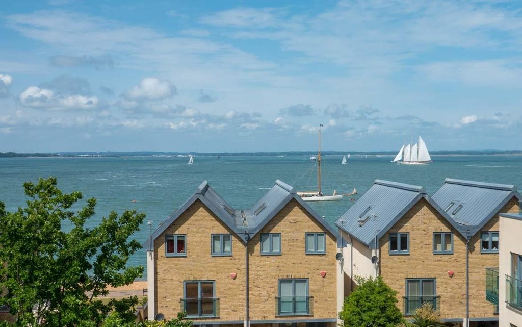 Additional image 3 of 4 bed semi-detached house for saleCowes, Isle Of Wight PO31