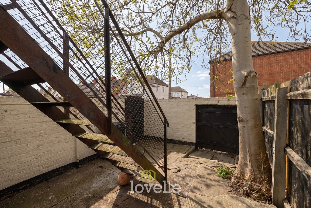 Additional image 38 of 4 bed end terrace house for saleThrunscoe Road, Cleethorpes DN35