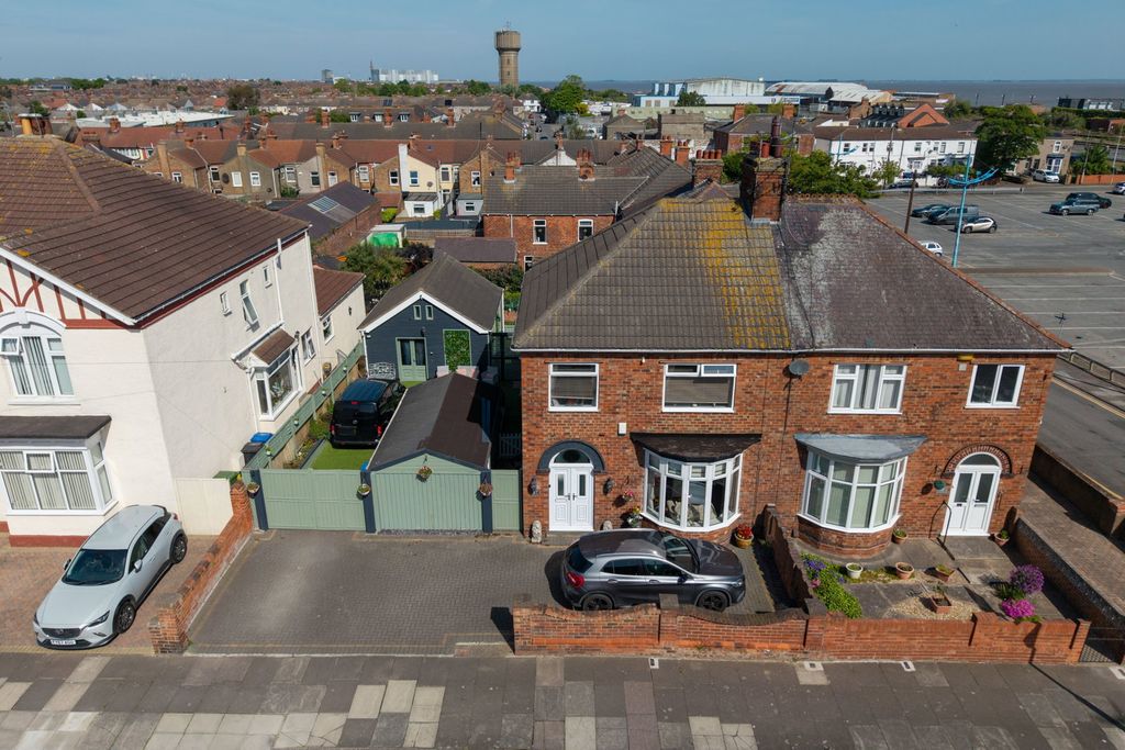 3 bed semi-detached house for salePrinces Road, Cleethorpes DN35