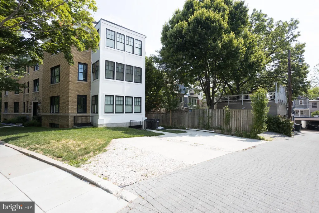 Additional image 5 of 2869 28th St NW Unit 2, Washington, DC 20008