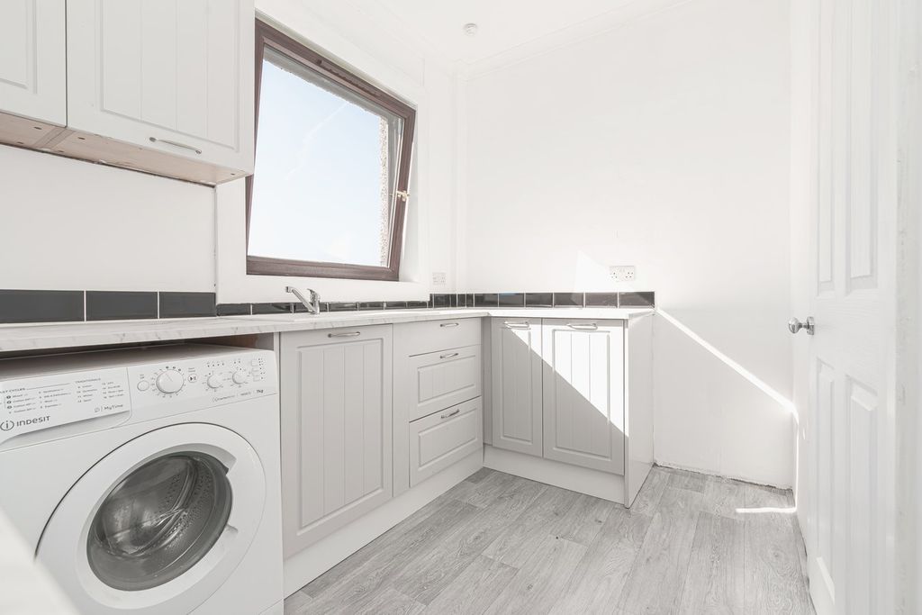 Additional image 3 of 2 bed flat for saleSmall Street, Lochgelly KY5