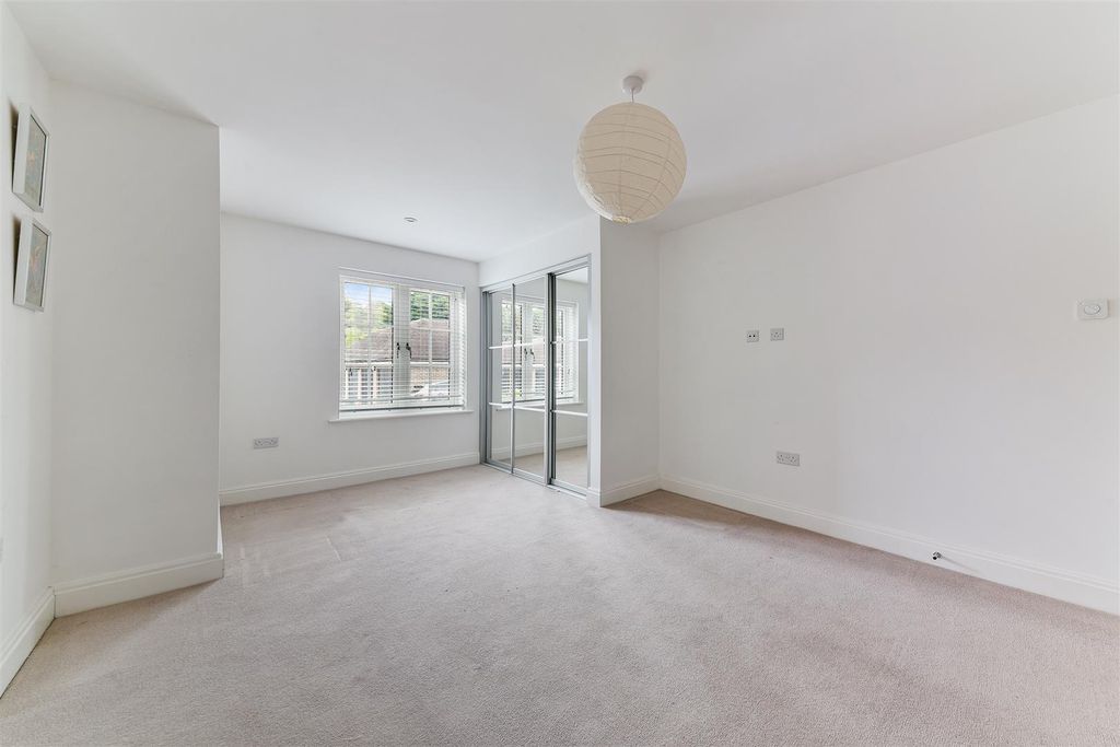 Additional image 18 of 2 bed flat for saleOutwood Lane, Chipstead CR5
