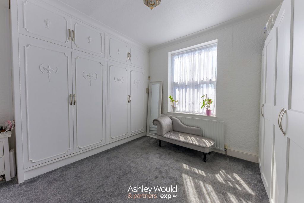 Additional image 11 of 5 bed semi-detached house for saleHalesowen Road, Cradley Heath B64