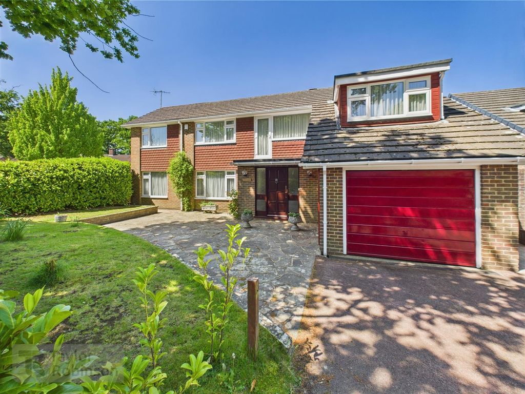 5 bed detached house for saleMount Close, Pound Hill, Crawley RH10