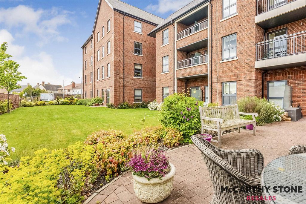 2 bed flat for saleLancer House, Butt Road, Colchester CO2