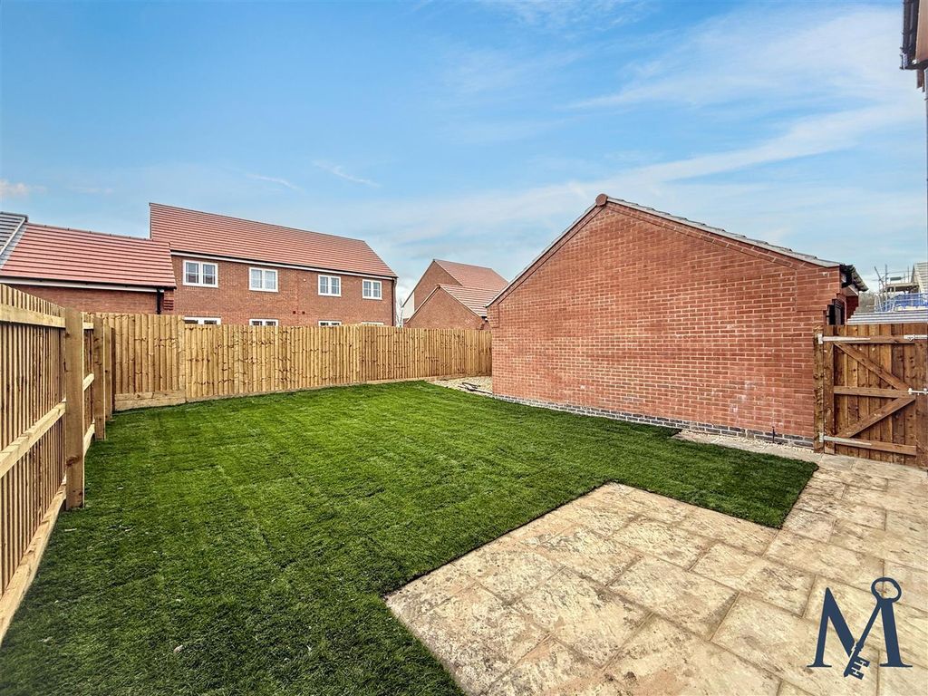 Additional image 3 of 4 bed detached house for saleDrovers Close, Hugglescote, Coalville LE67