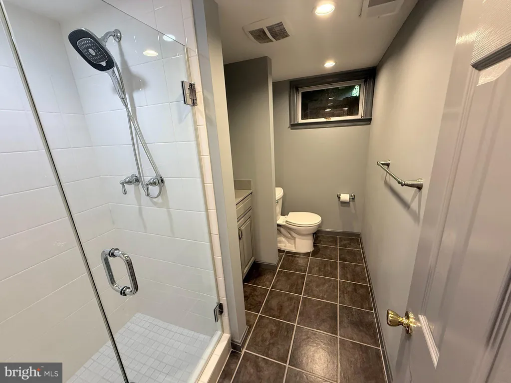 5021 Cathedral Avenue NW, Washington, DC 20016 photo 2