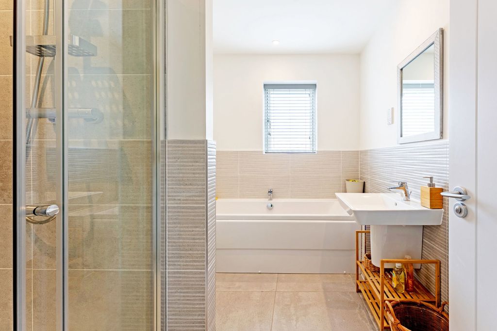 Additional image 25 of 4 bed detached house for saleLake Drive, Weldon, Corby, Northamptonshire NN17
